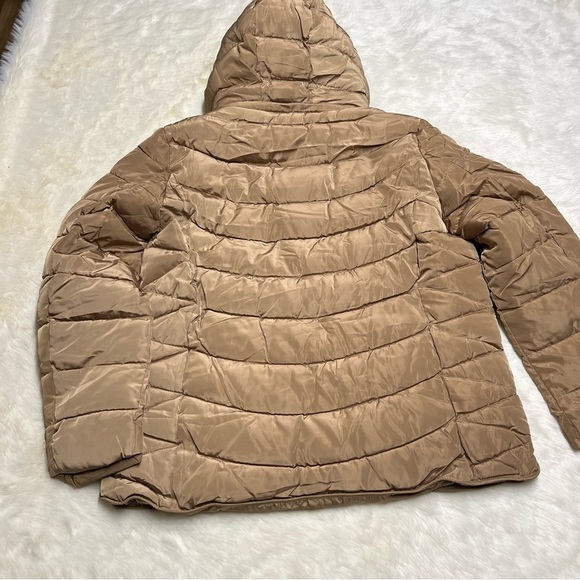 NWT gold puffer coat - Picture 3 of 4